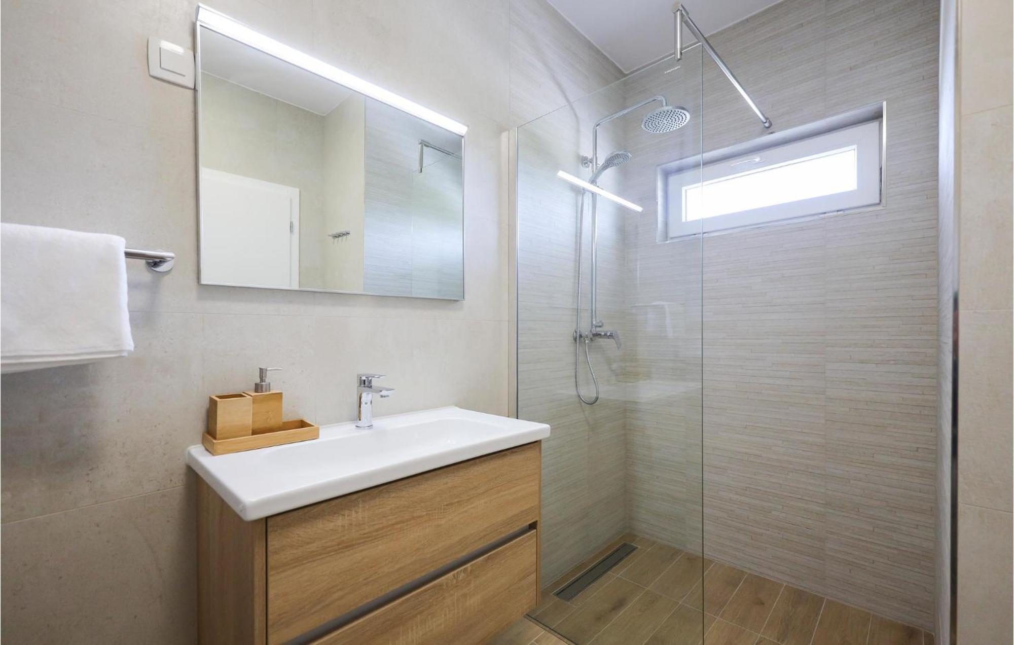 Stunning Home In Vrsi With Kitchen Luaran gambar