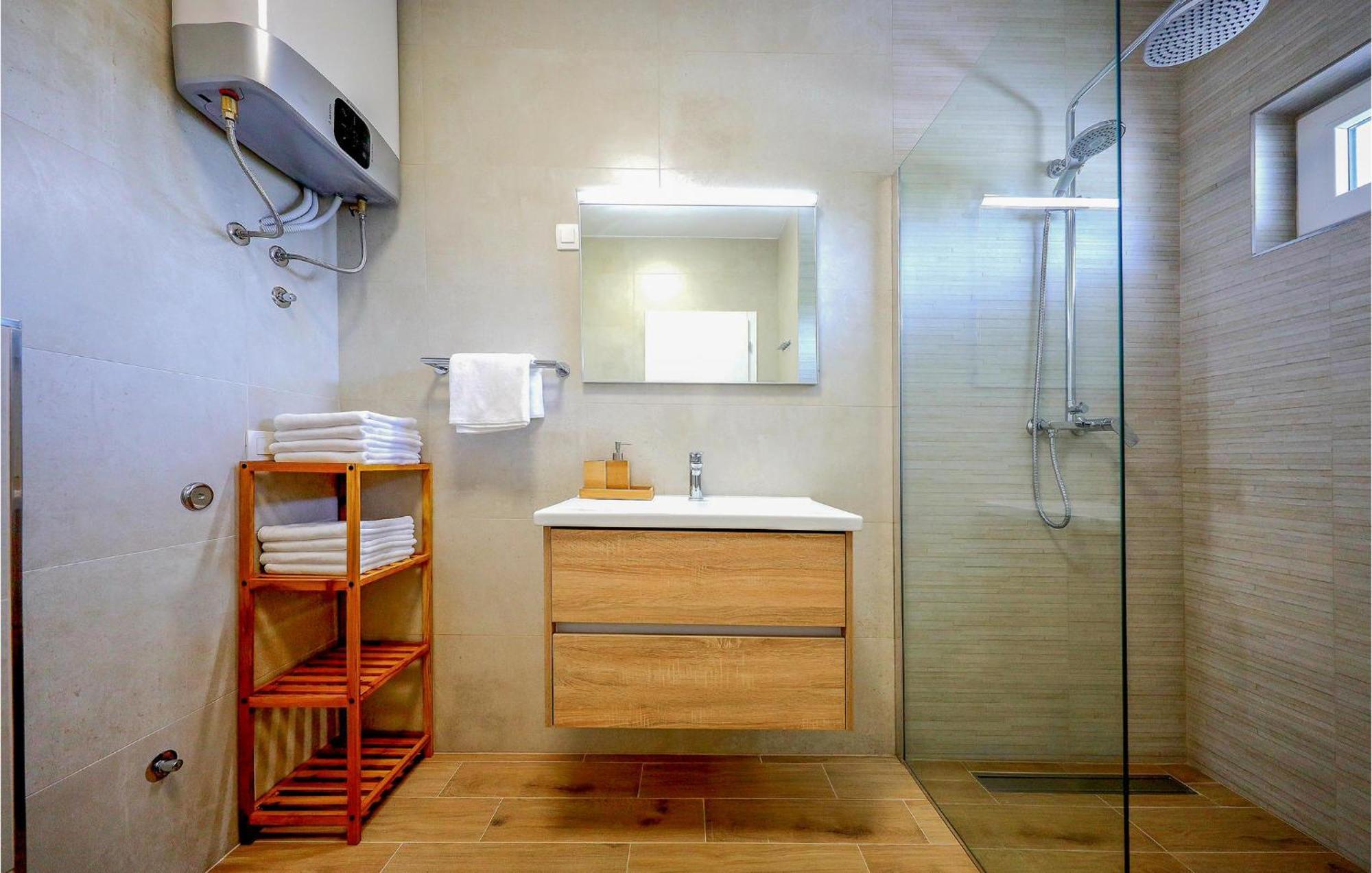 Stunning Home In Vrsi With Kitchen Luaran gambar
